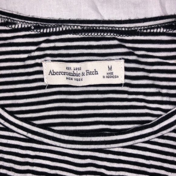 Abercrombie & Fitch Black and White Striped Tee - Picture 3 of 4
